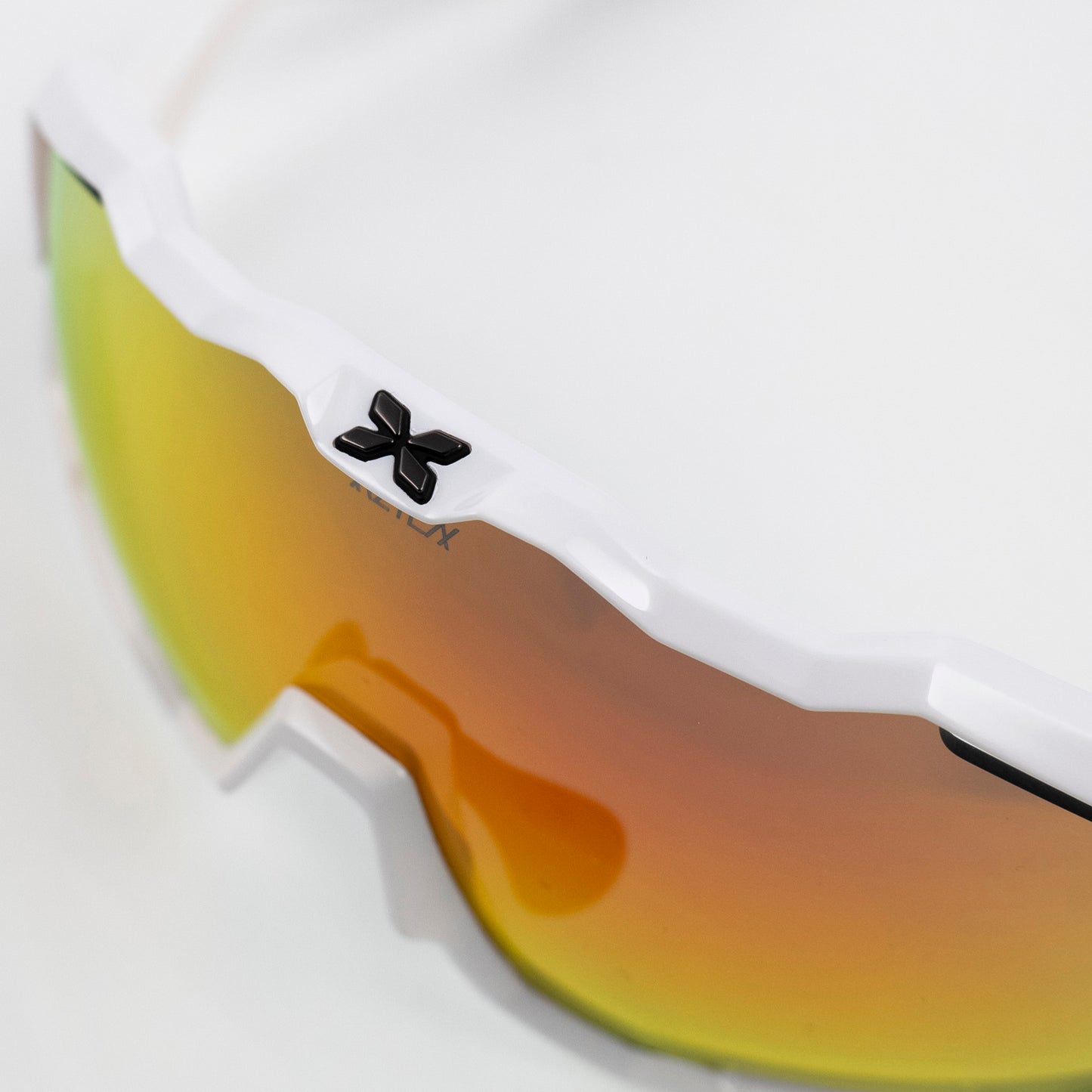 ザストラン MANTRA L GLOSSY WHITE