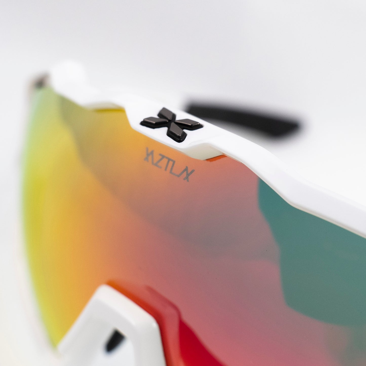 ザストラン MANTRA L GLOSSY WHITE