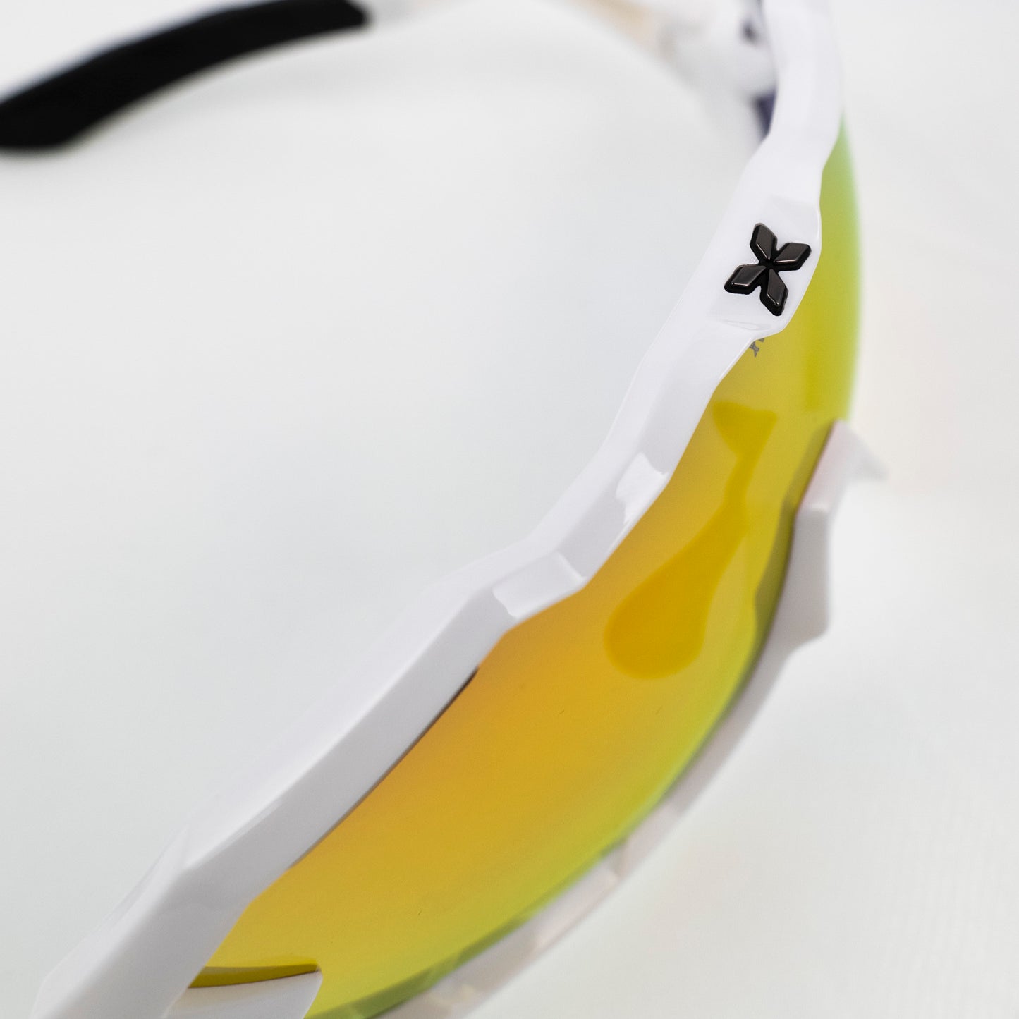 ザストラン MANTRA L GLOSSY WHITE