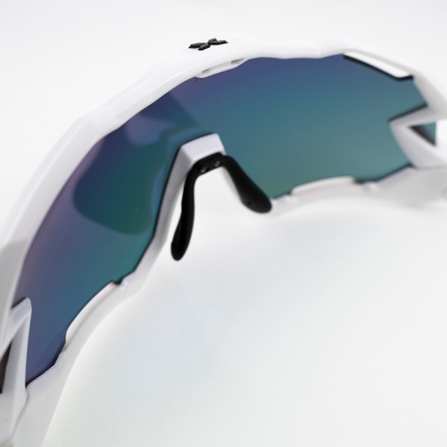 ザストラン MANTRA L GLOSSY WHITE