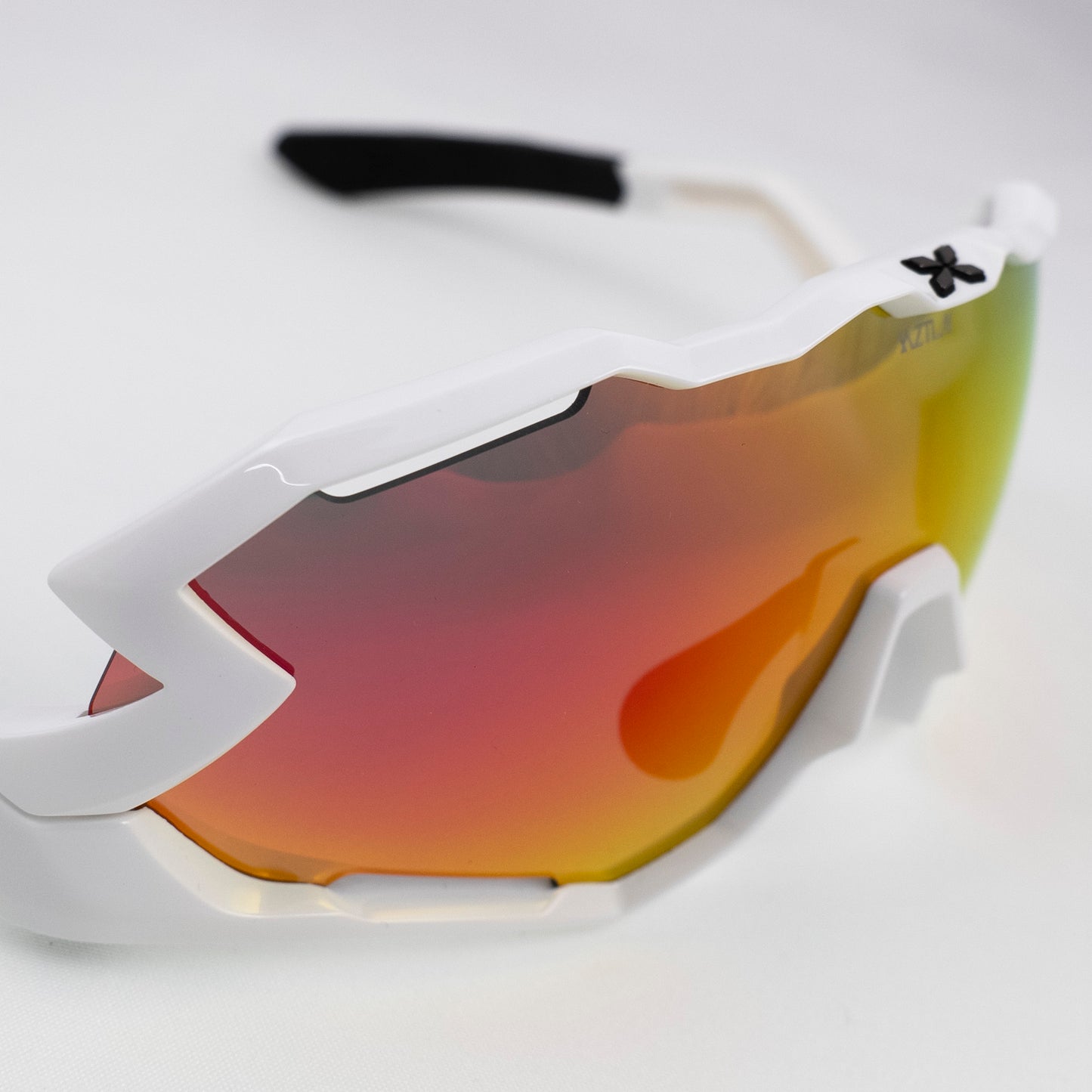 ザストラン MANTRA L GLOSSY WHITE