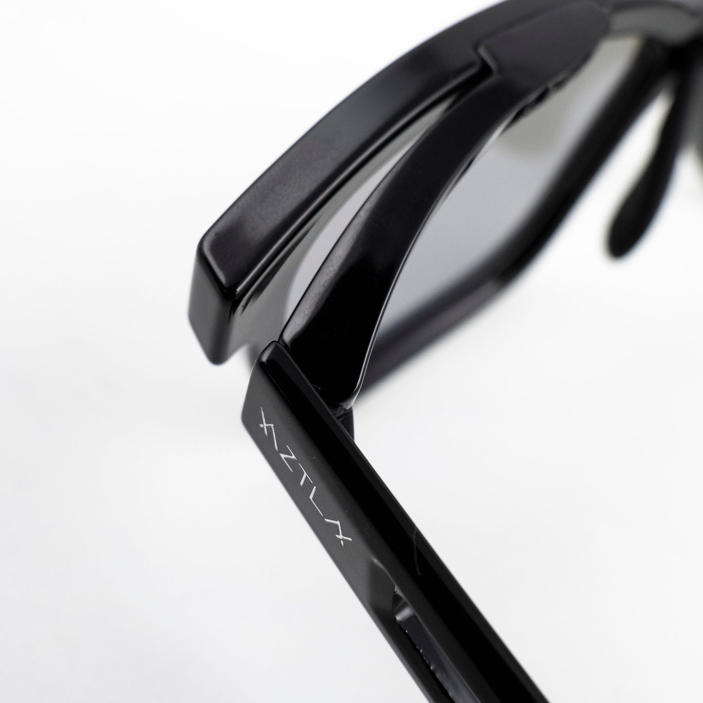 ザストラン CHEROKEE GLOSSY BLACK